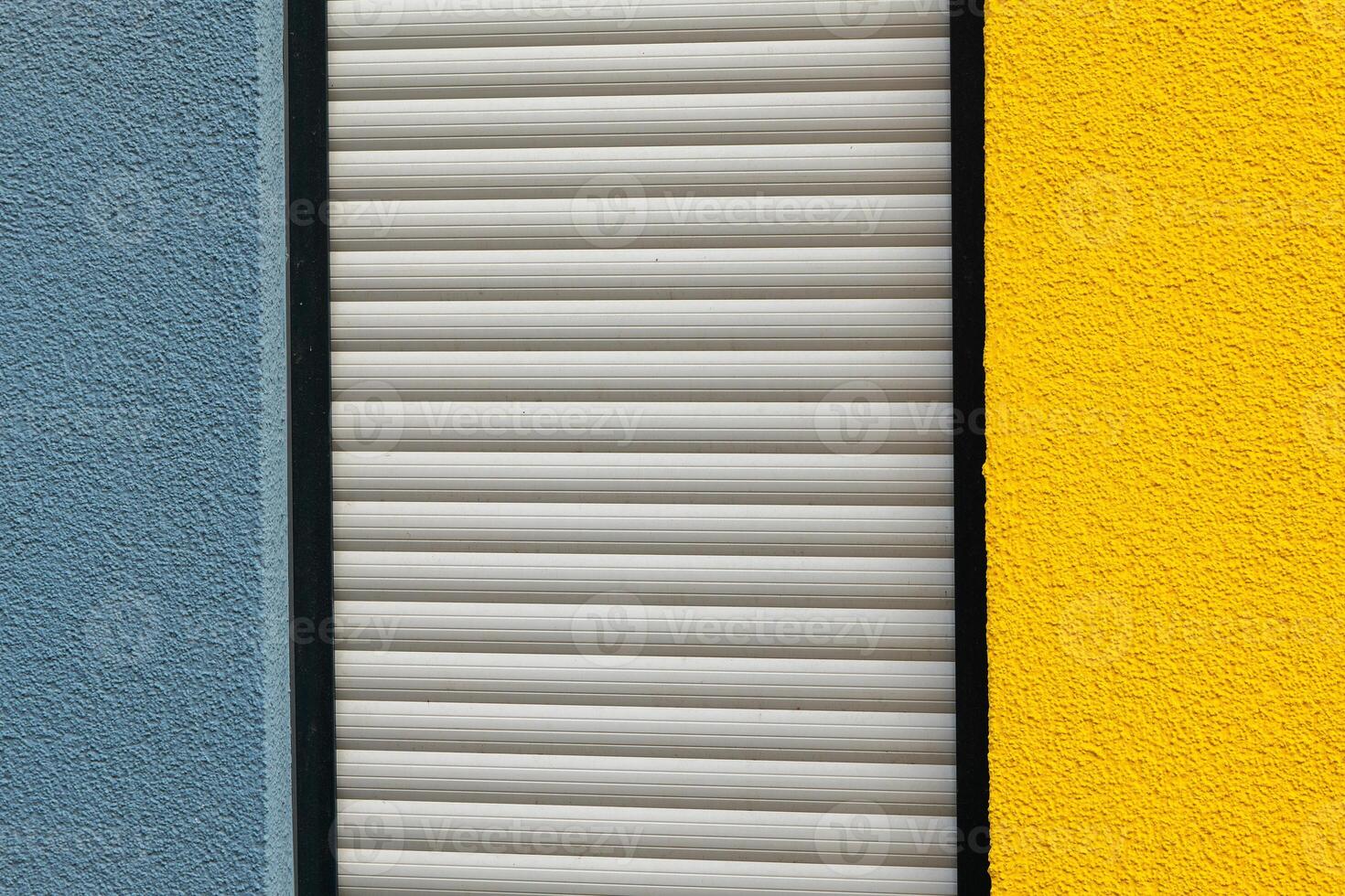 three different colored walls with a metal stripe in the middle photo