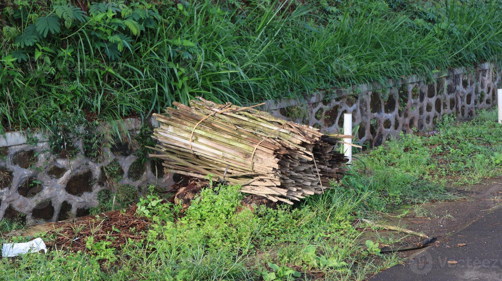 The object is a collection of bamboo pieces on the edge of a cast fence photo