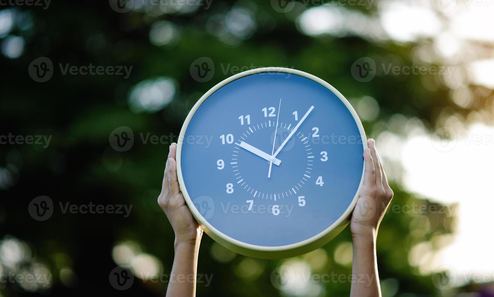 Time in hand, punctual work and respect for time, photos of time standing still. The rules of time are necessary for daily life.