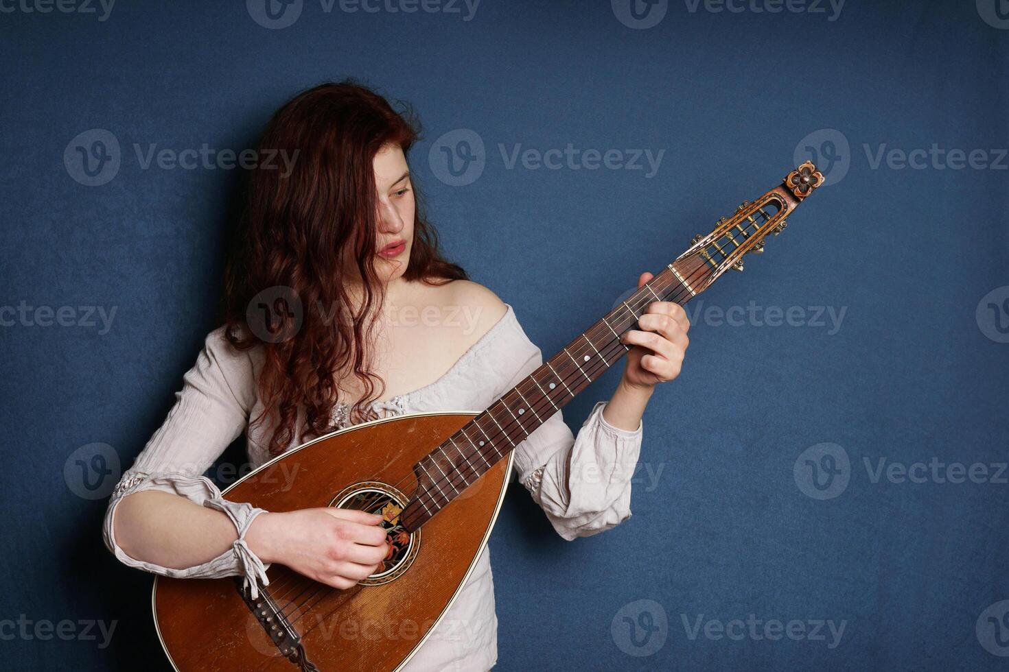 woman playing lute instrument photo