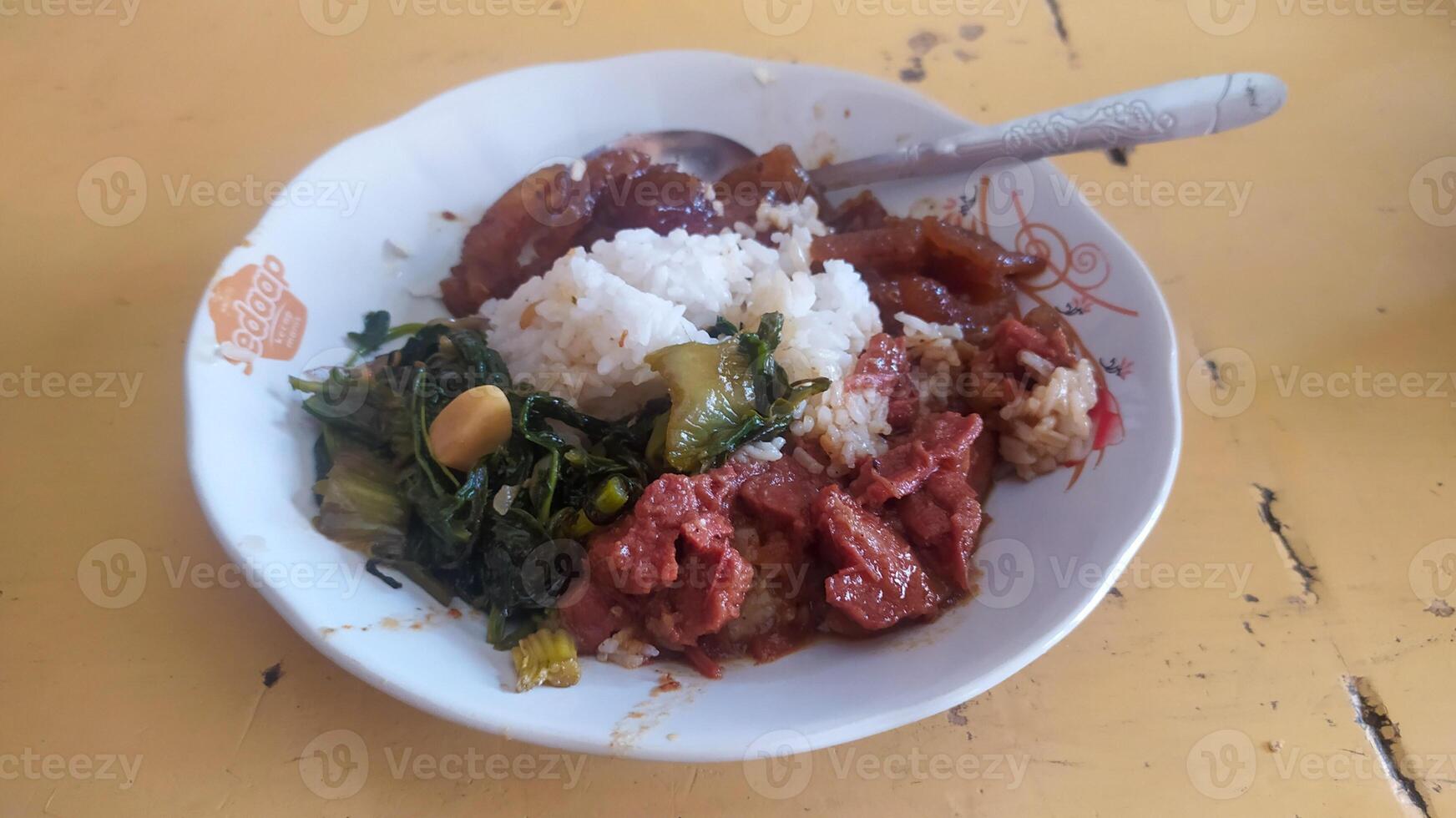 a rice dish with various side dish toppings served in portions, this food is a home-priced but delicious food in Surabaya found in food stalls photo