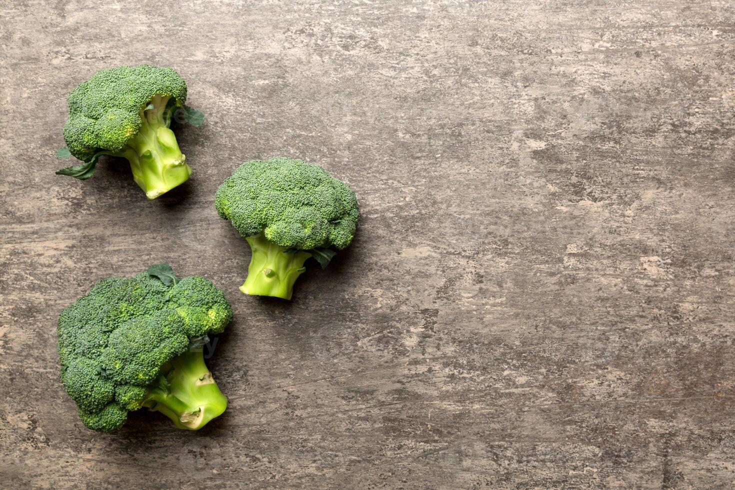 Top view fresh green broccoli vegetable on Colored background. Broccoli cabbage head Healthy or vegetarian food concept. Flat lay. Copy space photo