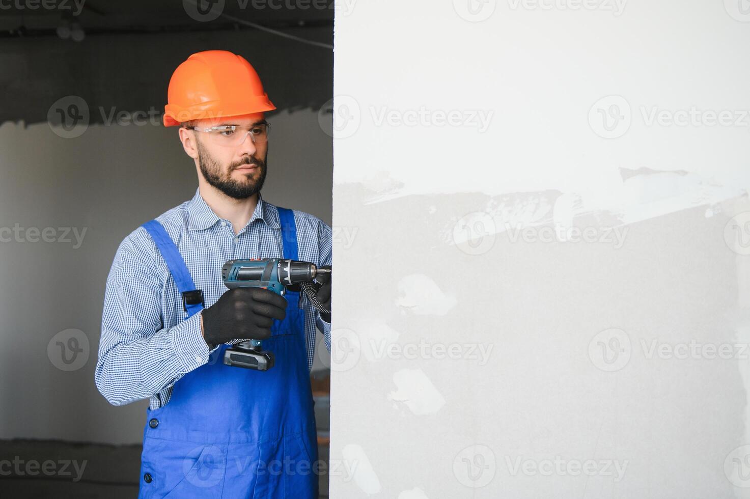 Workers install a plasterboard wall. photo