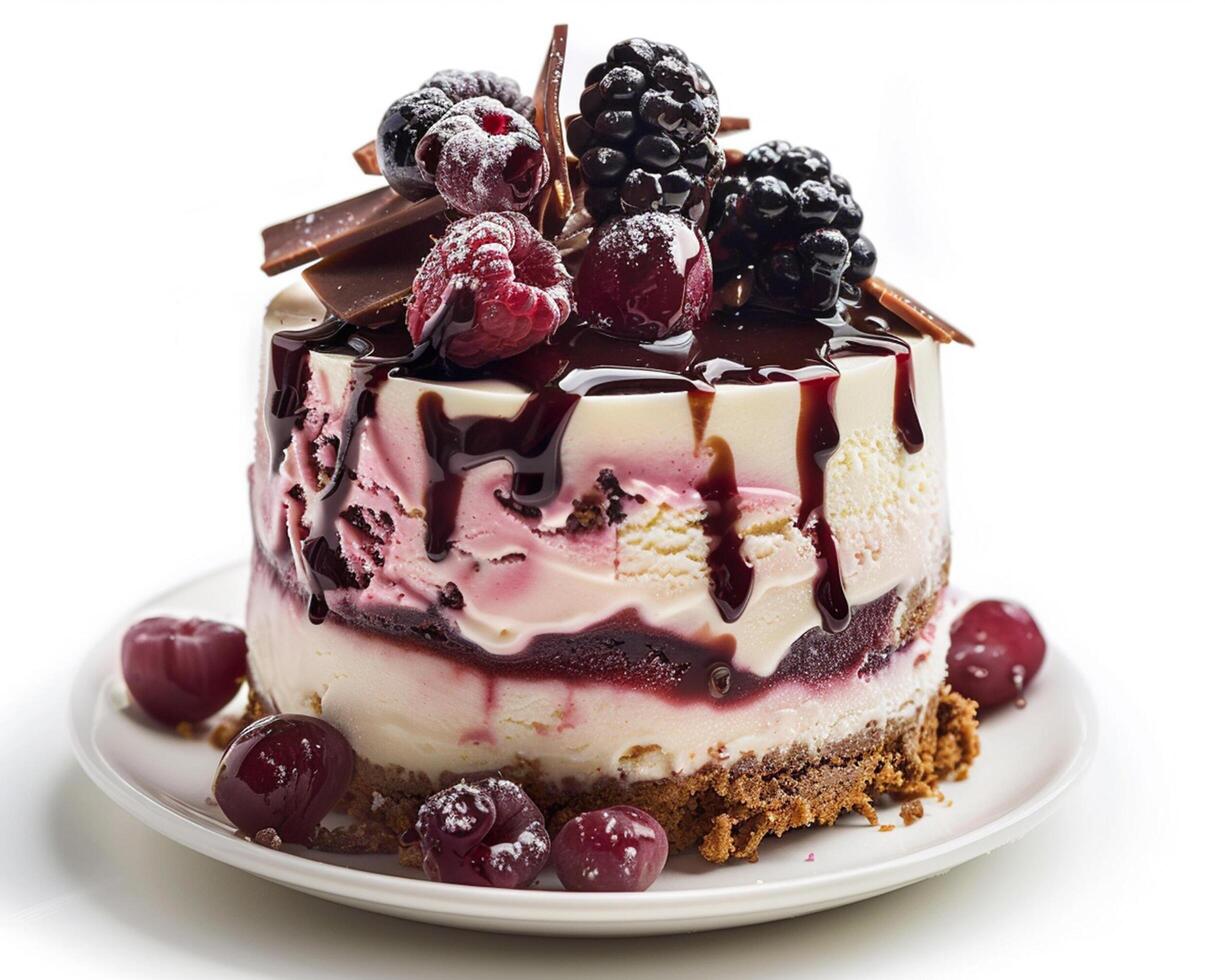 un postre con bayas y chocolate en parte superior foto