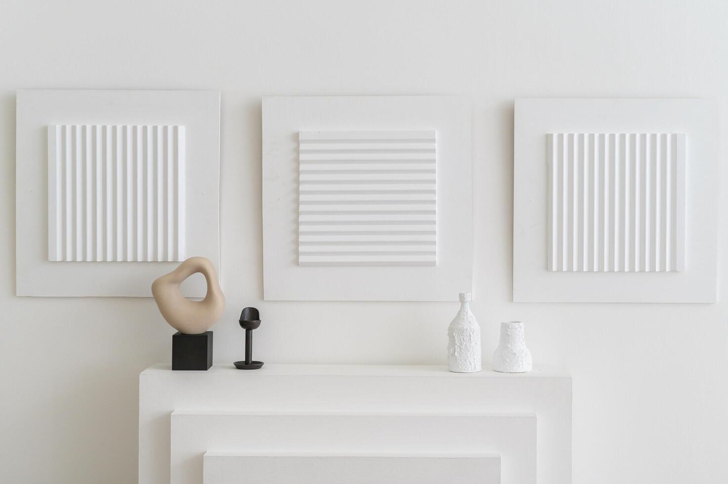 Transform your space with a vintage square frame, a blend of modern design and rustic charm, perfect for showcasing your memories or artwork. photo