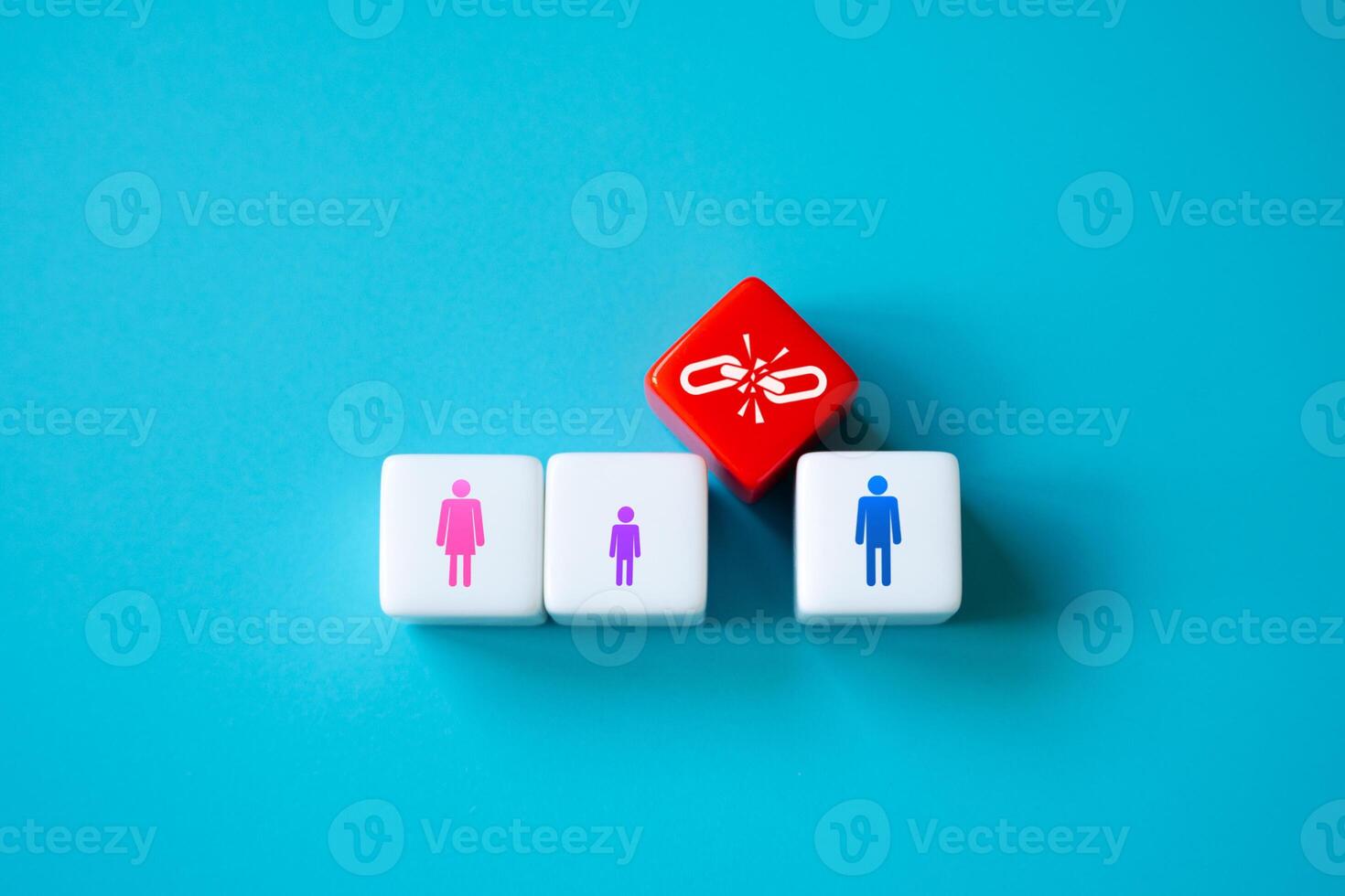 Divorce and marriage breakdown. The child remains with the mother. Break ties with husband. Family problems. Divorce process. Dispute. Conflict resolution. Legal regulation. Divorcement photo