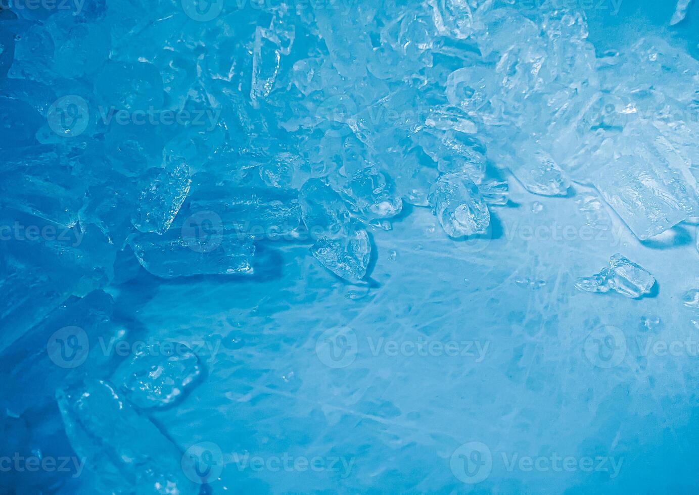 icecubes background,icecubes texture,icecubes wallpaper,ice helps to feel refreshed and cool water from the icecubes helps the water refresh your life and feel good.ice drinks for refreshment business photo