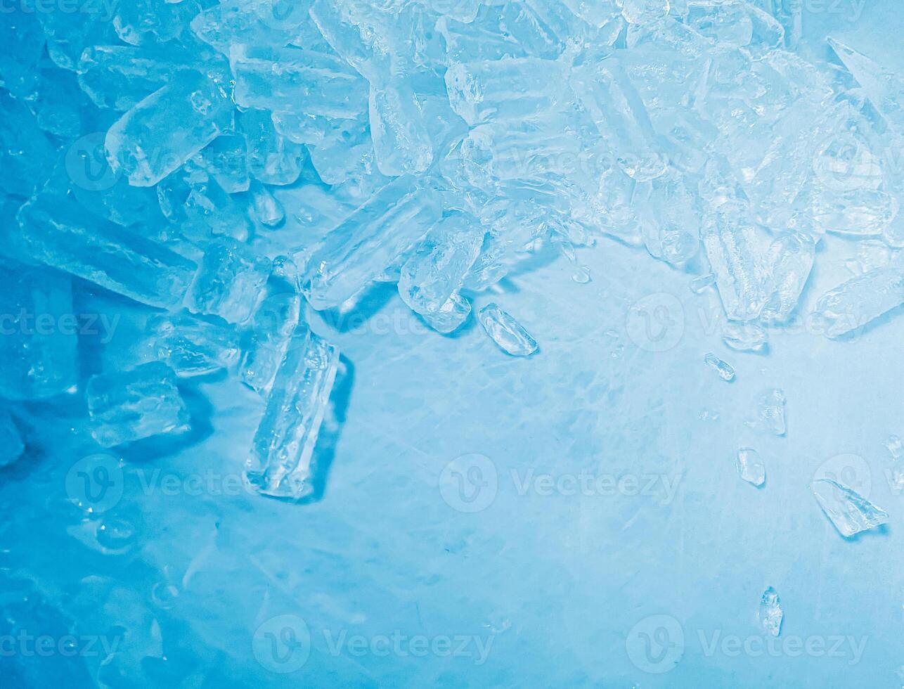 icecubes background,icecubes texture,icecubes wallpaper,ice helps to feel refreshed and cool water from the icecubes helps the water refresh your life and feel good.ice drinks for refreshment business photo