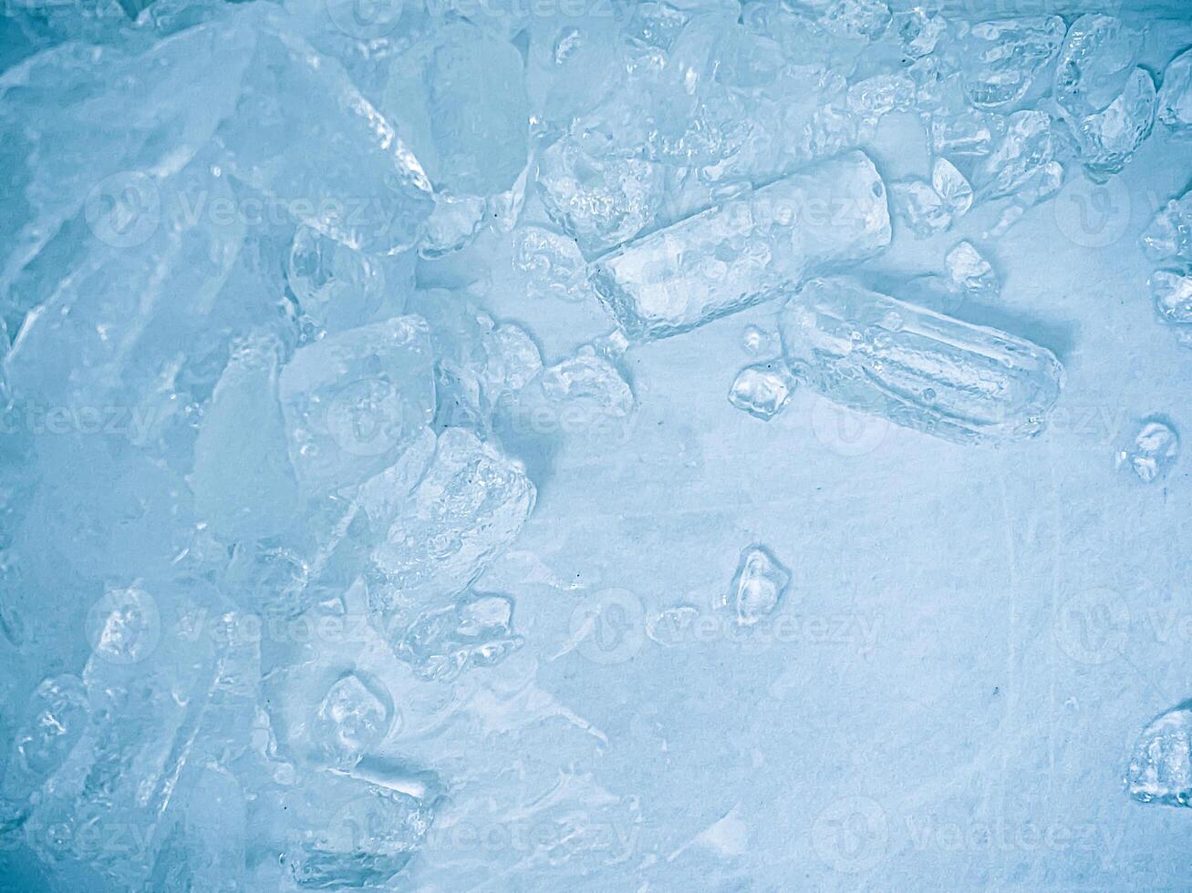 icecubes background,icecubes texture,icecubes wallpaper,ice helps to feel refreshed and cool water from the icecubes helps the water refresh your life and feel good.ice drinks for refreshment business photo