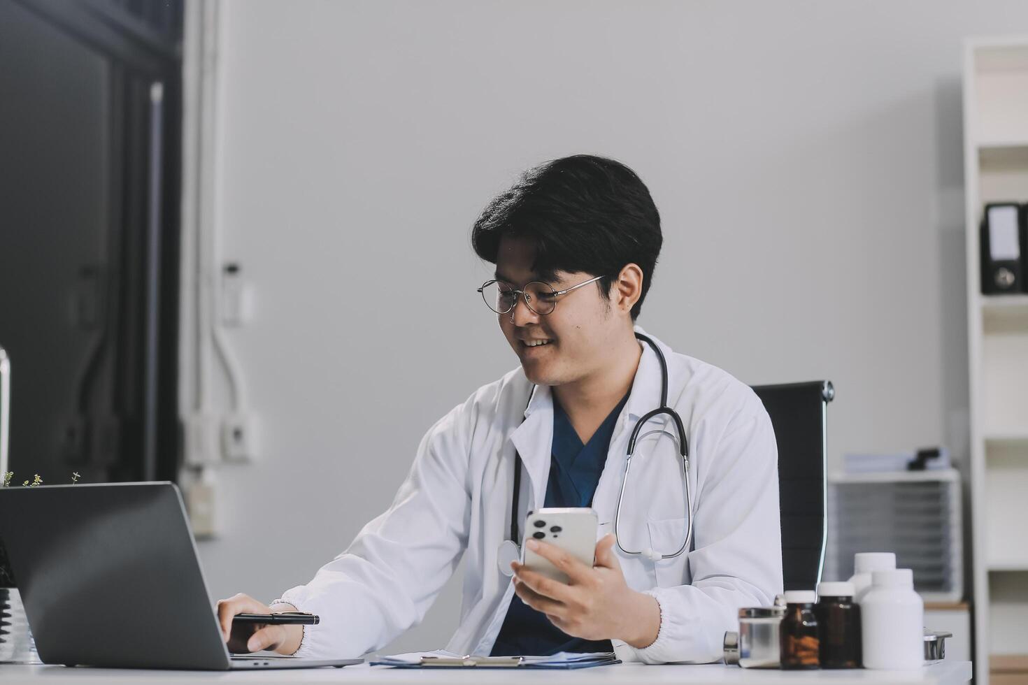 Online Medical Consultations, Asian Full time pharmacy, doctor online consulting, medical care from experienced professionals. Need a medical consultant Try this online, directly send medicines photo
