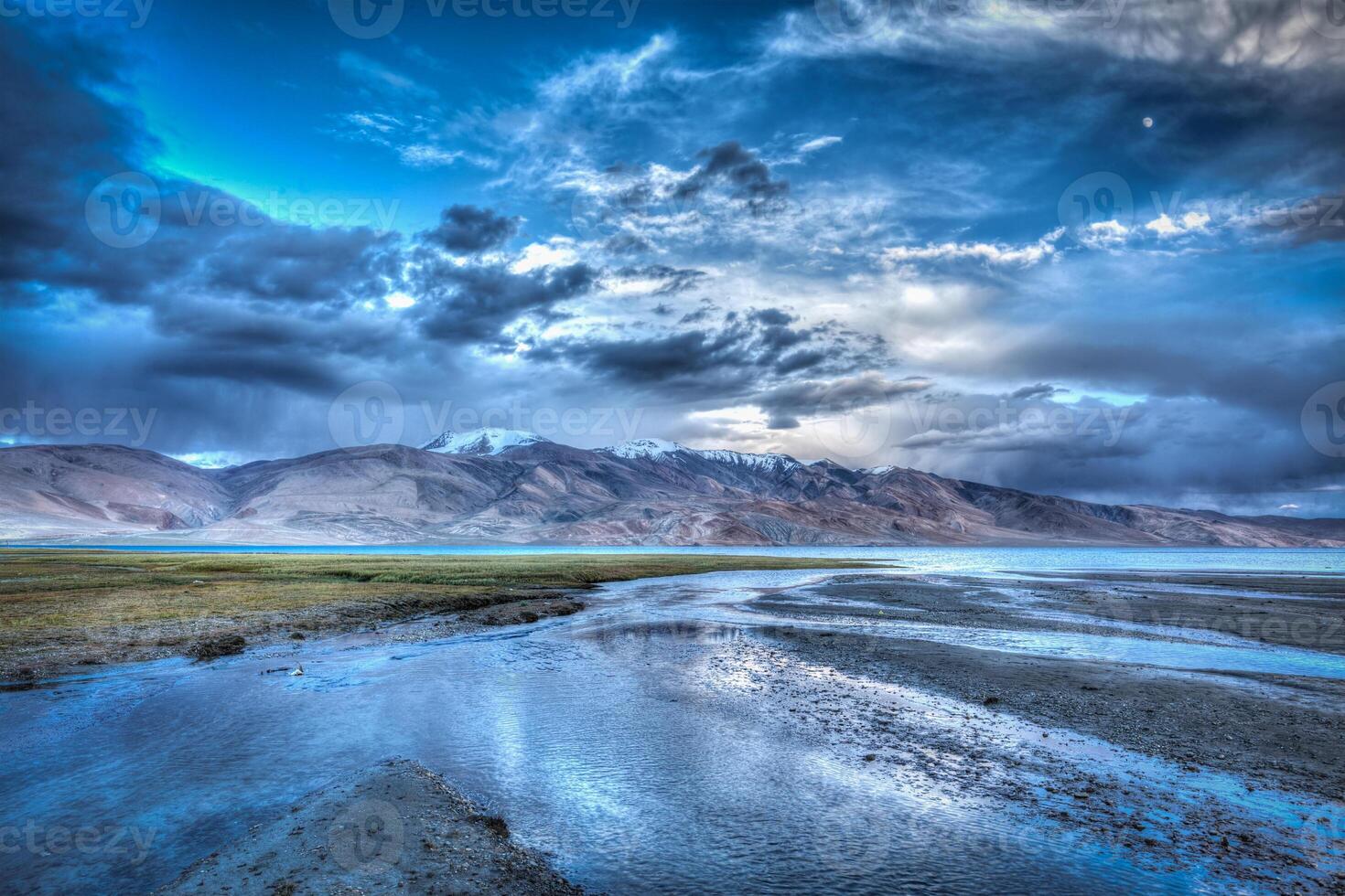 Lake Tso Moriri, Ladakh photo