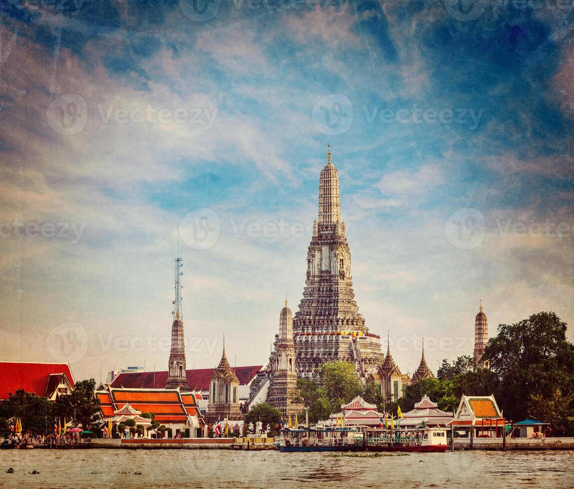 Wat Arun, Bangkok, Thailand photo