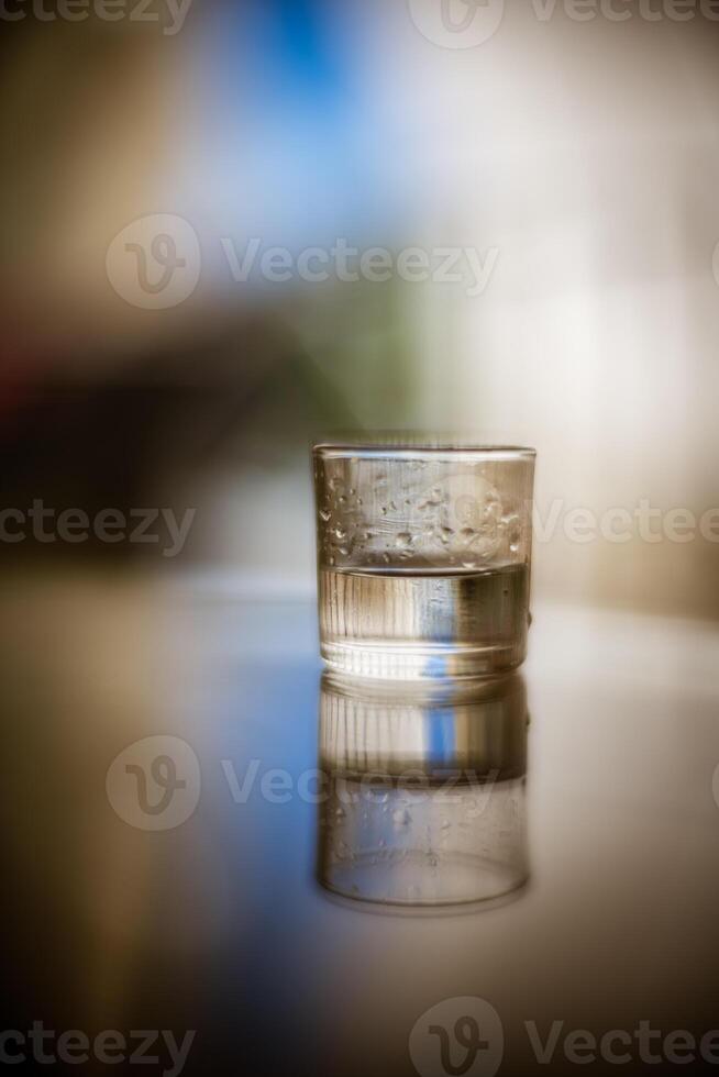cerca arriba de vodka Disparo con leica noctilux lente a f1 para bokeh efecto foto