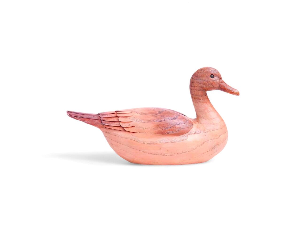 Pato hecho de madera k aislado en blanco foto