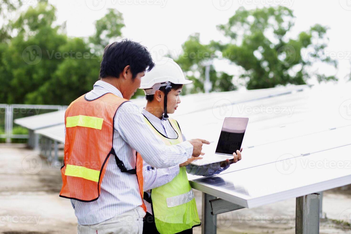 Female electrical engineering team and worker seller install solar photovoltaic panels Clean and environmentally friendly alternative energy Unity and teamwork. photo