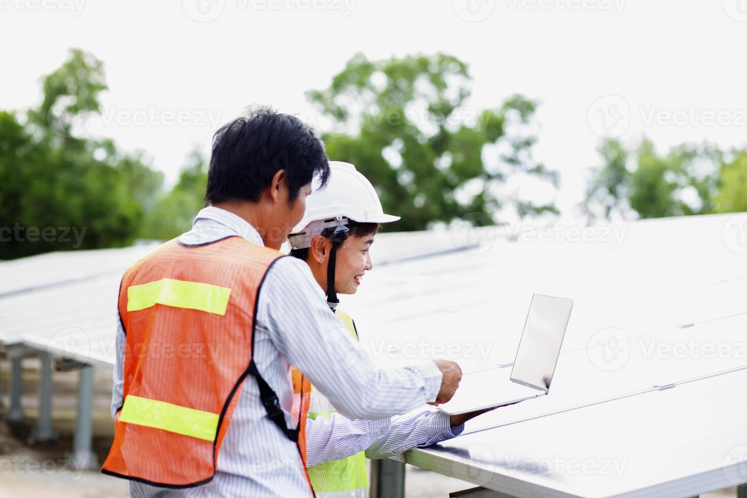 Female electrical engineering team and worker seller install solar photovoltaic panels Clean and environmentally friendly alternative energy Unity and teamwork. photo
