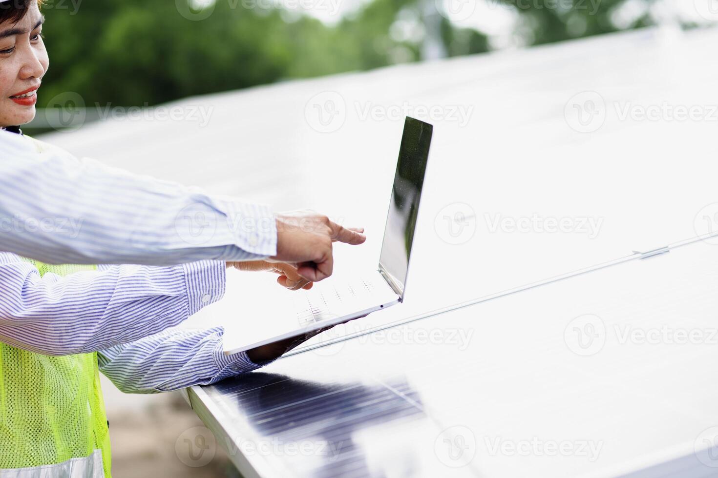 Female electrical engineering team and worker seller install solar photovoltaic panels Clean and environmentally friendly alternative energy Unity and teamwork. photo
