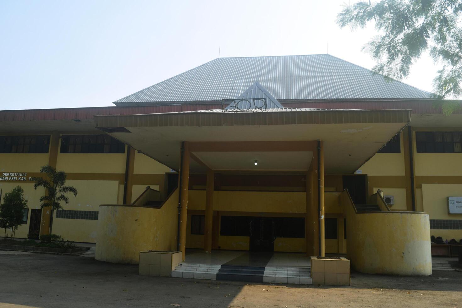 The sports building called in Indonesian is GOR located in the Brebes area photo