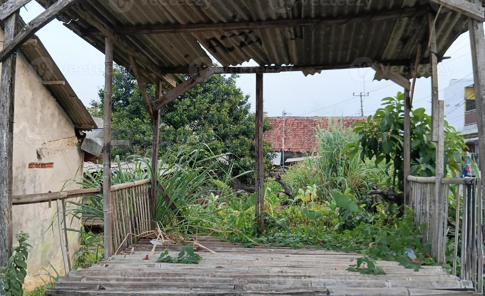 An abandon broken house photo