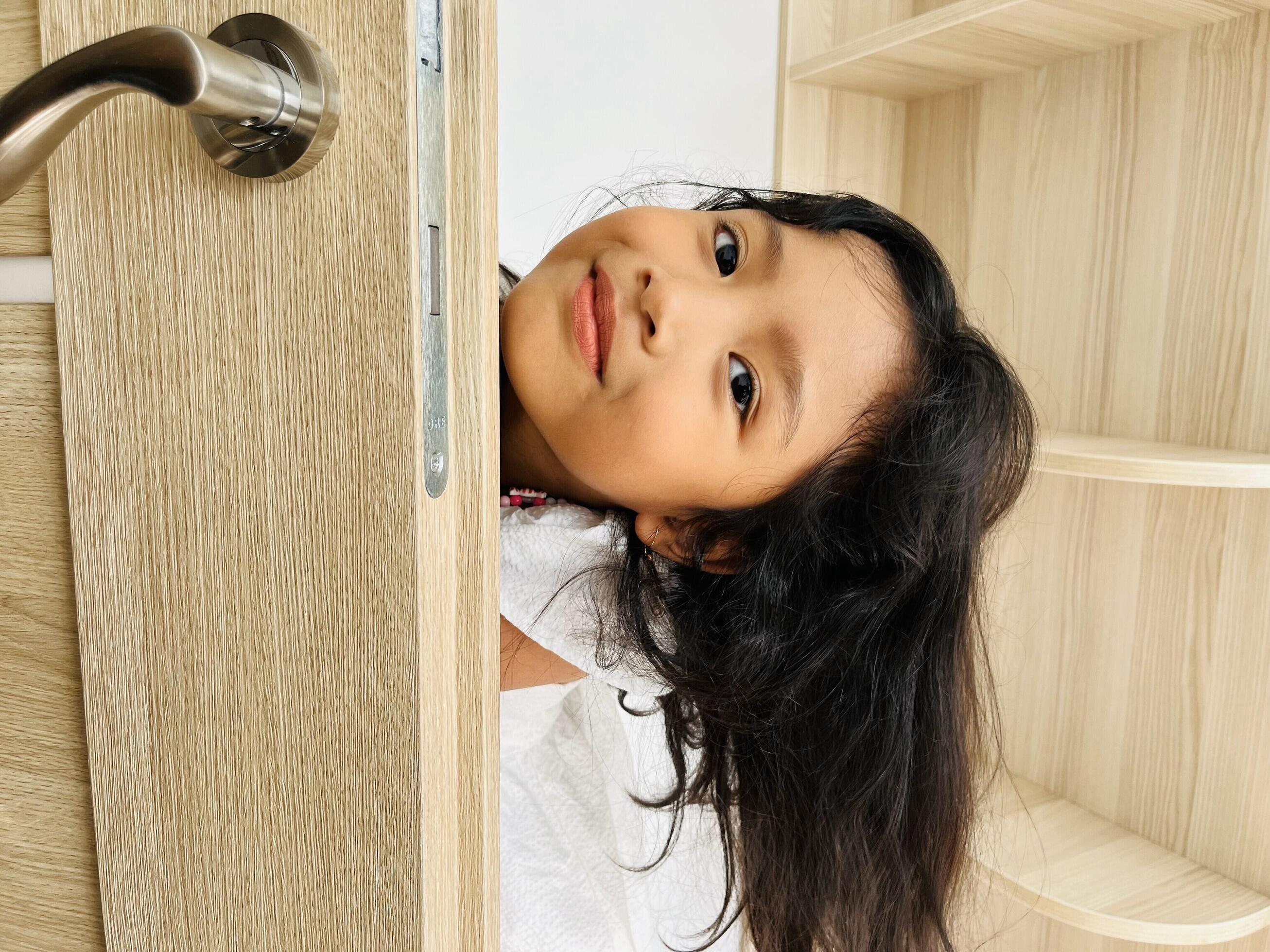 peeping 