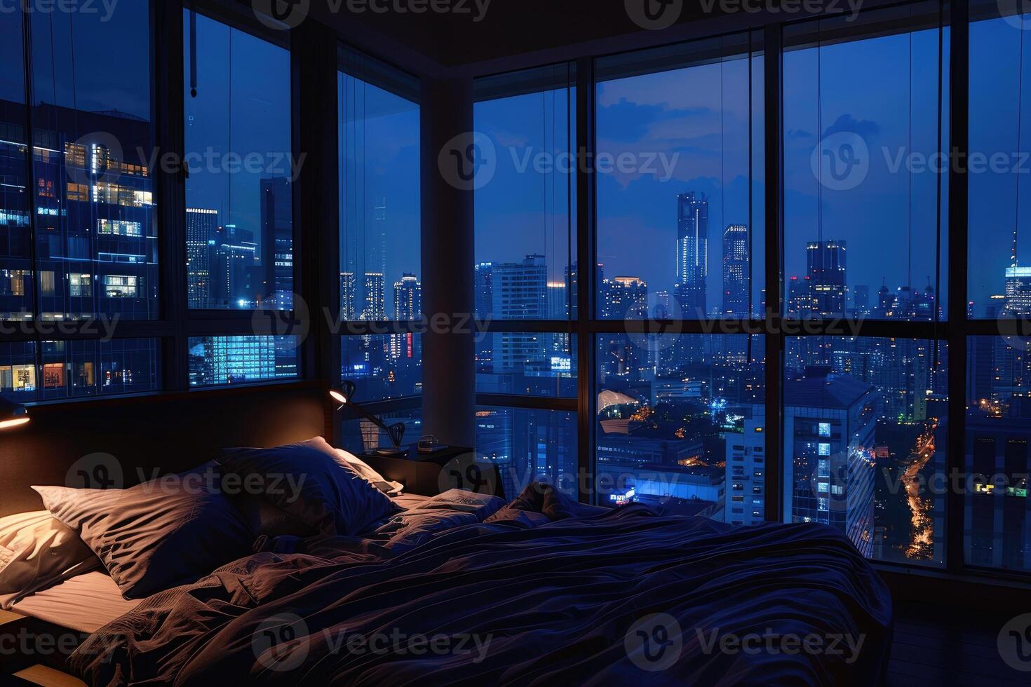 ático dormitorio a noche, oscuro sombrío, un habitación con un ver de el ciudad desde el cama foto