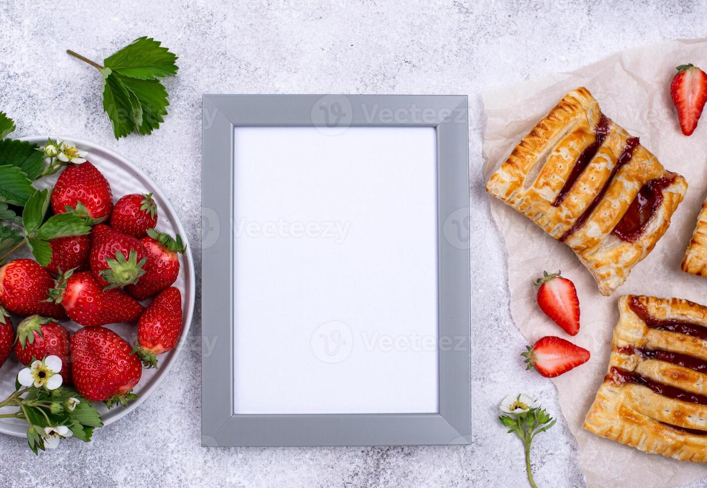 Sweet puff pastry cakes with strawberry photo