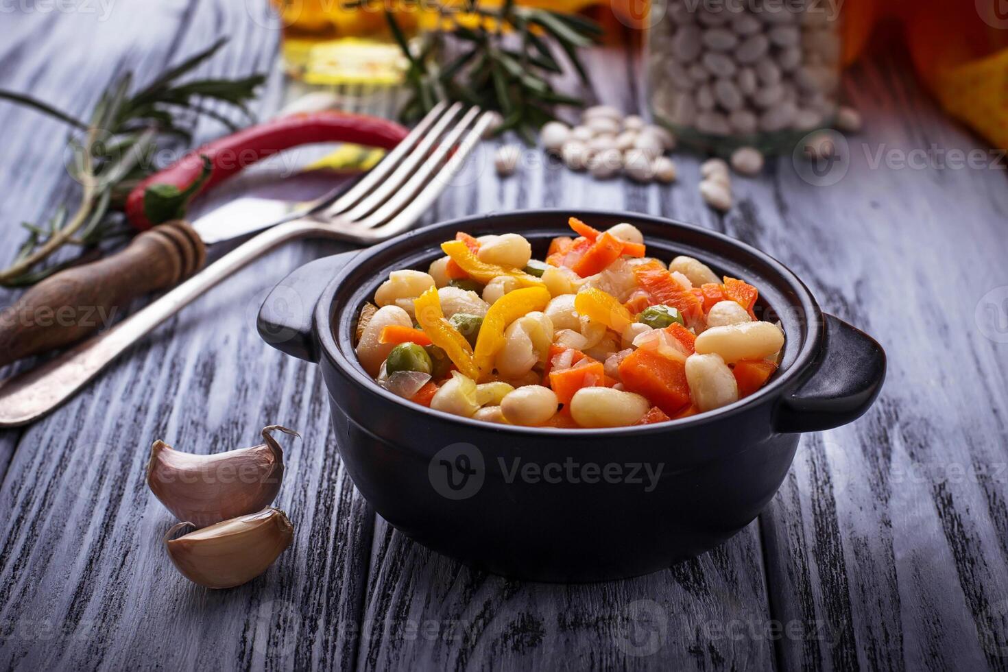 Stewed beans with vegetable photo