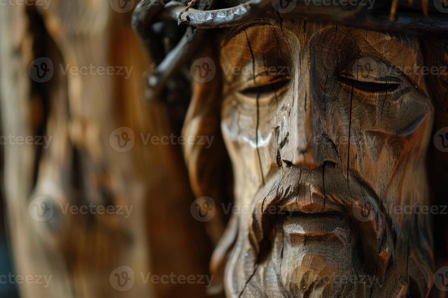 de madera estatua de Jesús Cristo vistiendo corona de espinas foto