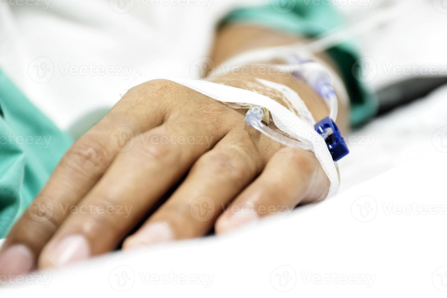 Medical treatment by specialist. Give the saline arm. photo