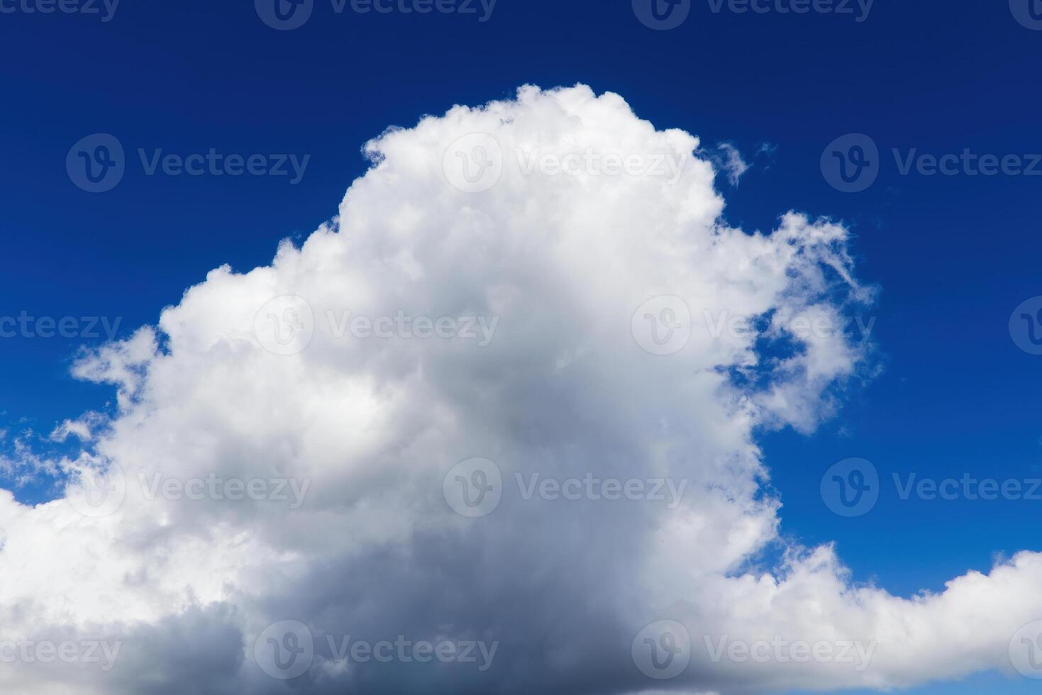 White And Gray Cumulus Cloud In Blue Sky photo