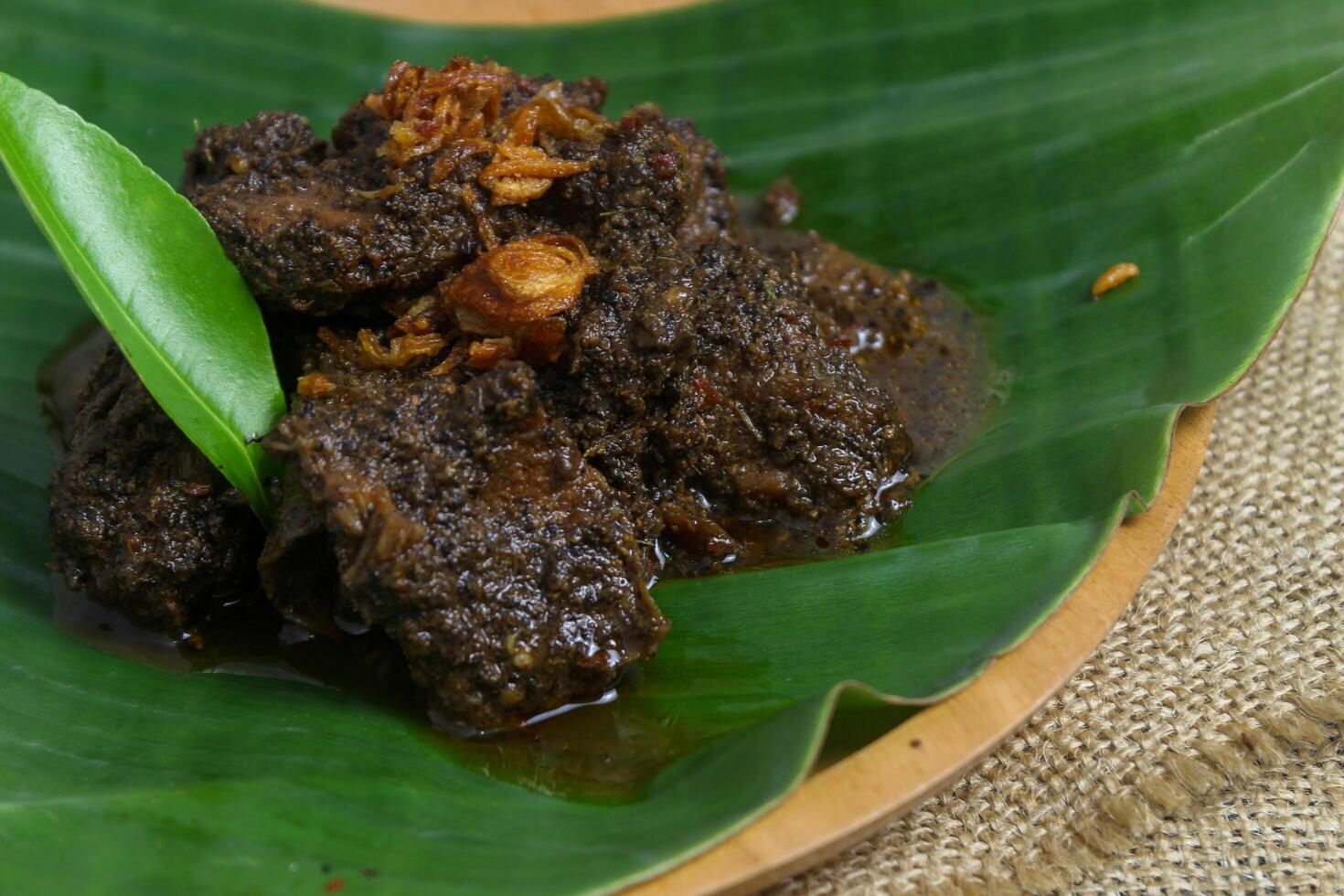 Delicious ready-to-eat beef rendang served on a banana leaf basis. Indonesian food photo