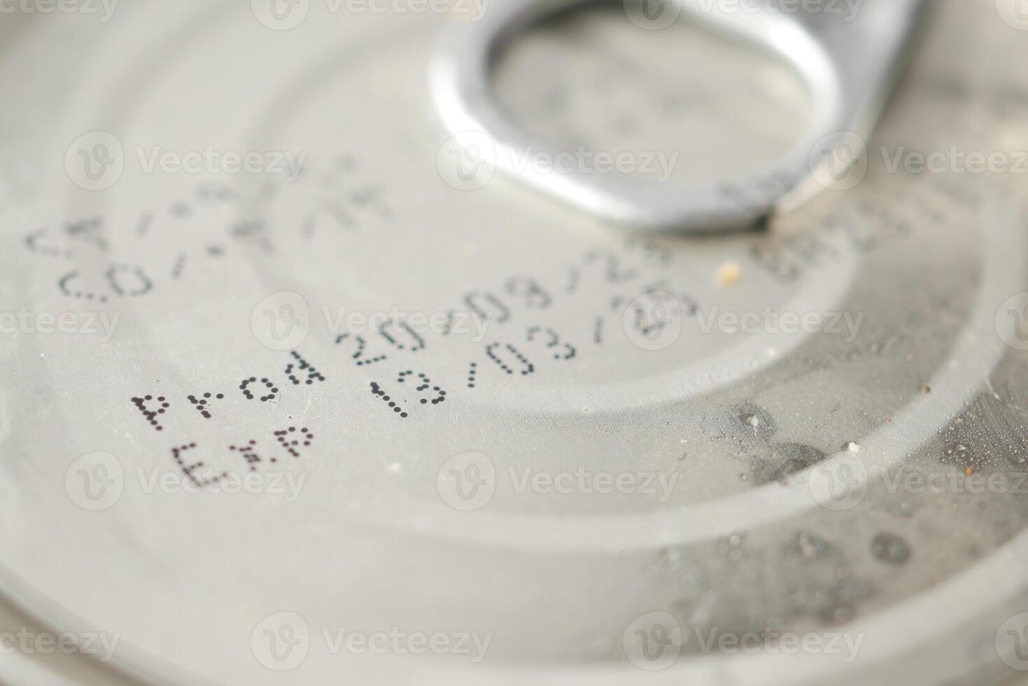 expire date on food can on white background , 48032121 Stock Photo at ...