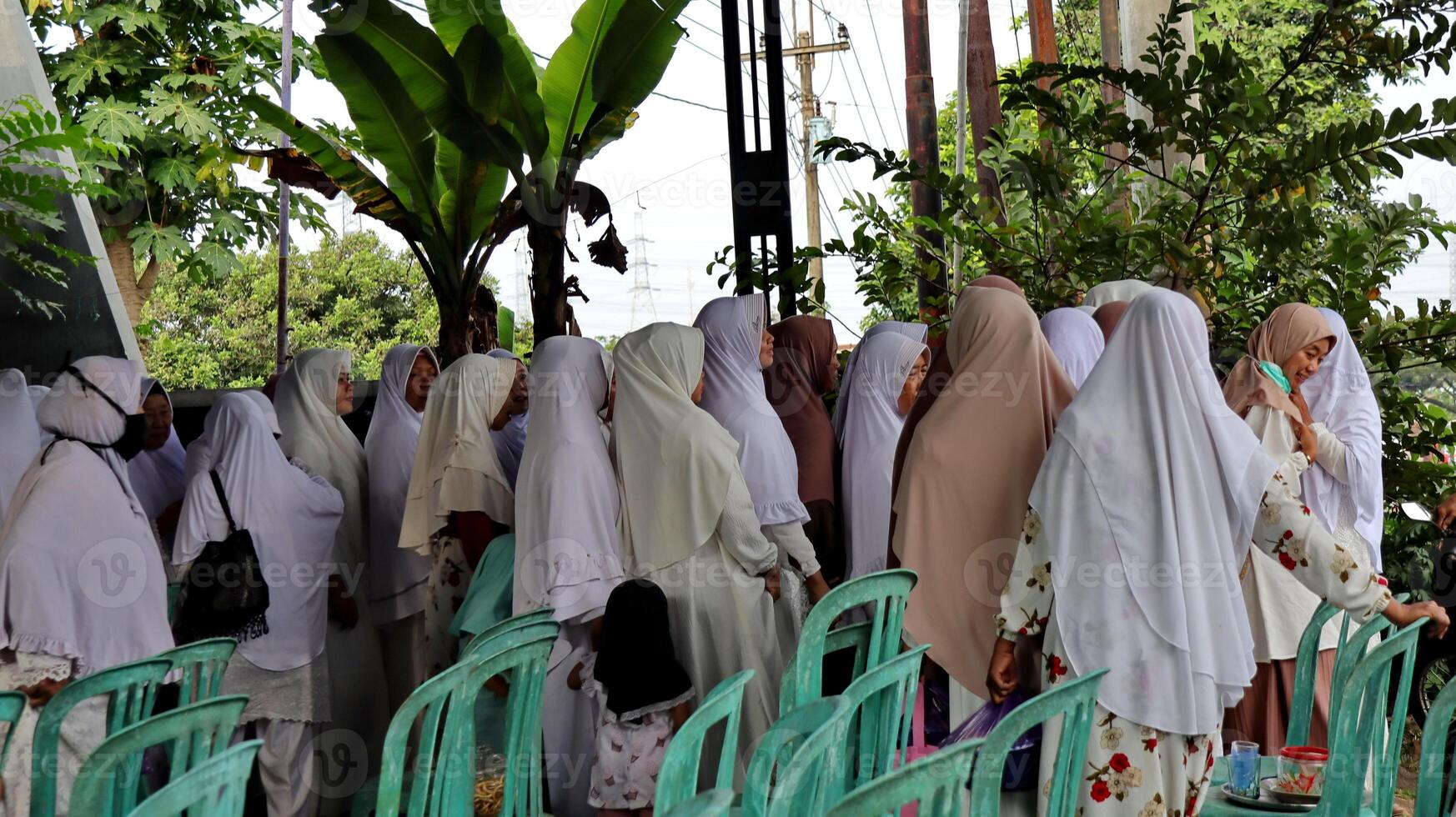 Residents releasing prospective Hajj pilgrims before leaving for the Hajj pilgrimage to Mecca photo