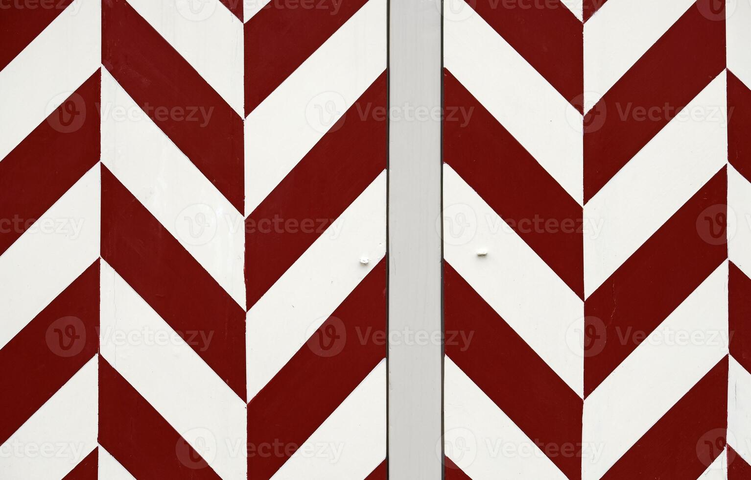 Wooden gate at a castle in the Netherlands with red and white pattern going up and down photo