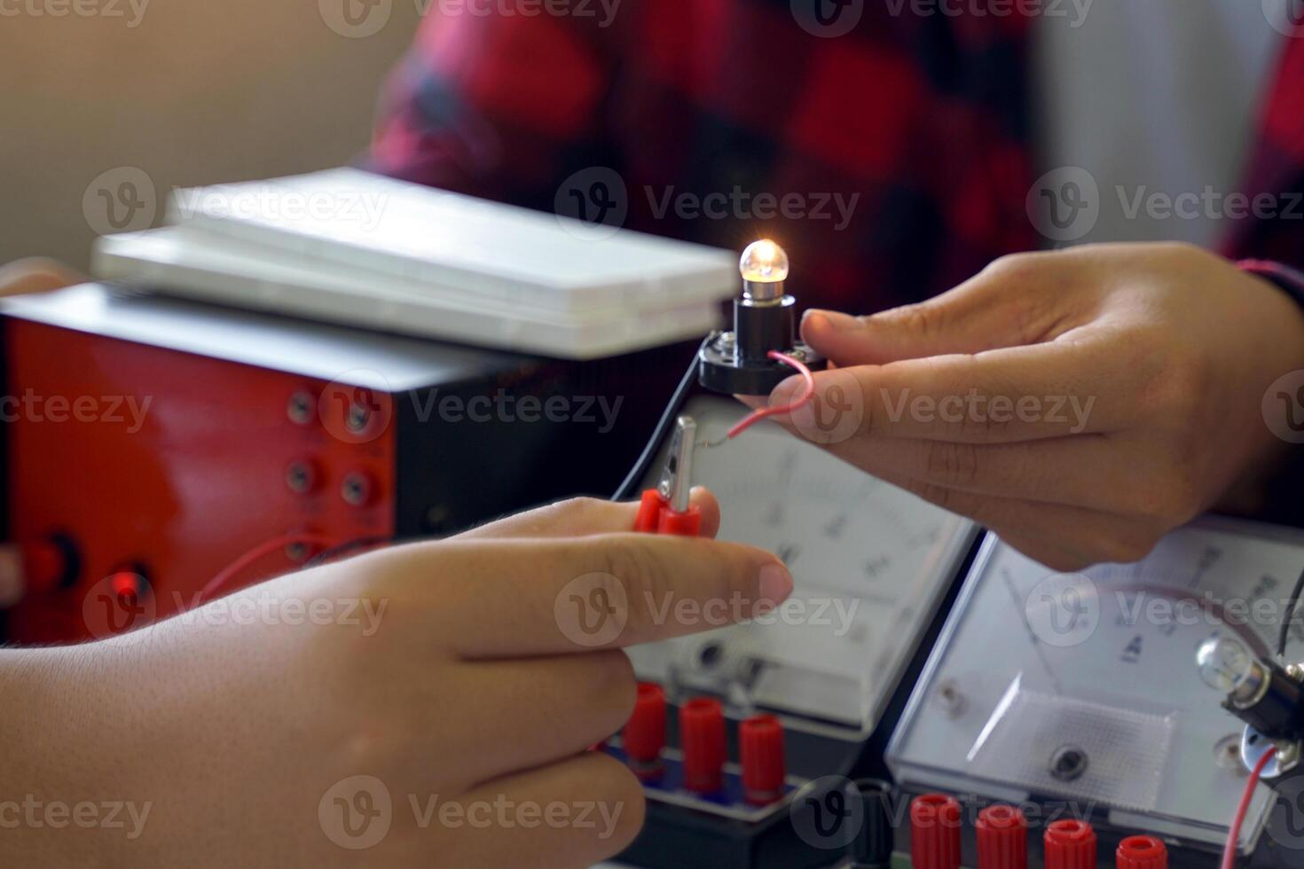 Science classroom, students are conducting experiments on basic electrical circuits. Concept of science classroom, learning science, science skills, learning, science experiments. photo