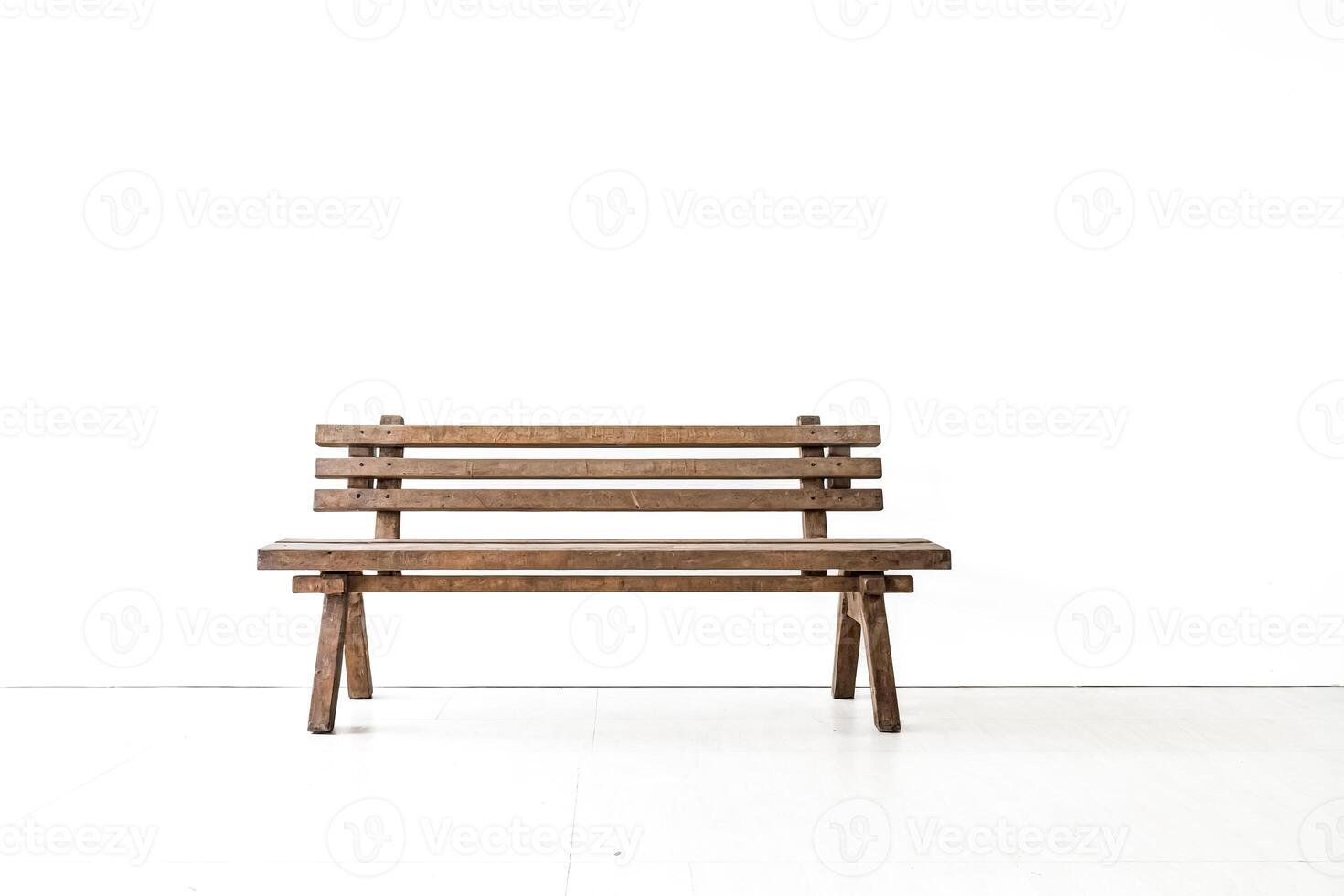 de madera banco aislado en blanco antecedentes foto