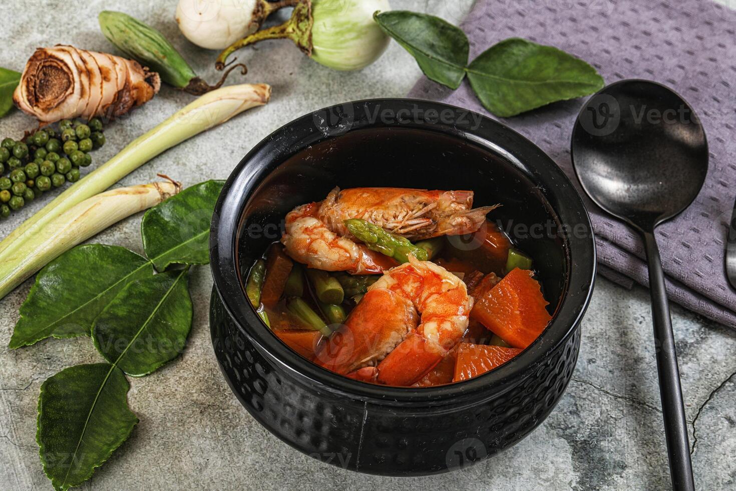 Prawn with asparagus and spices photo