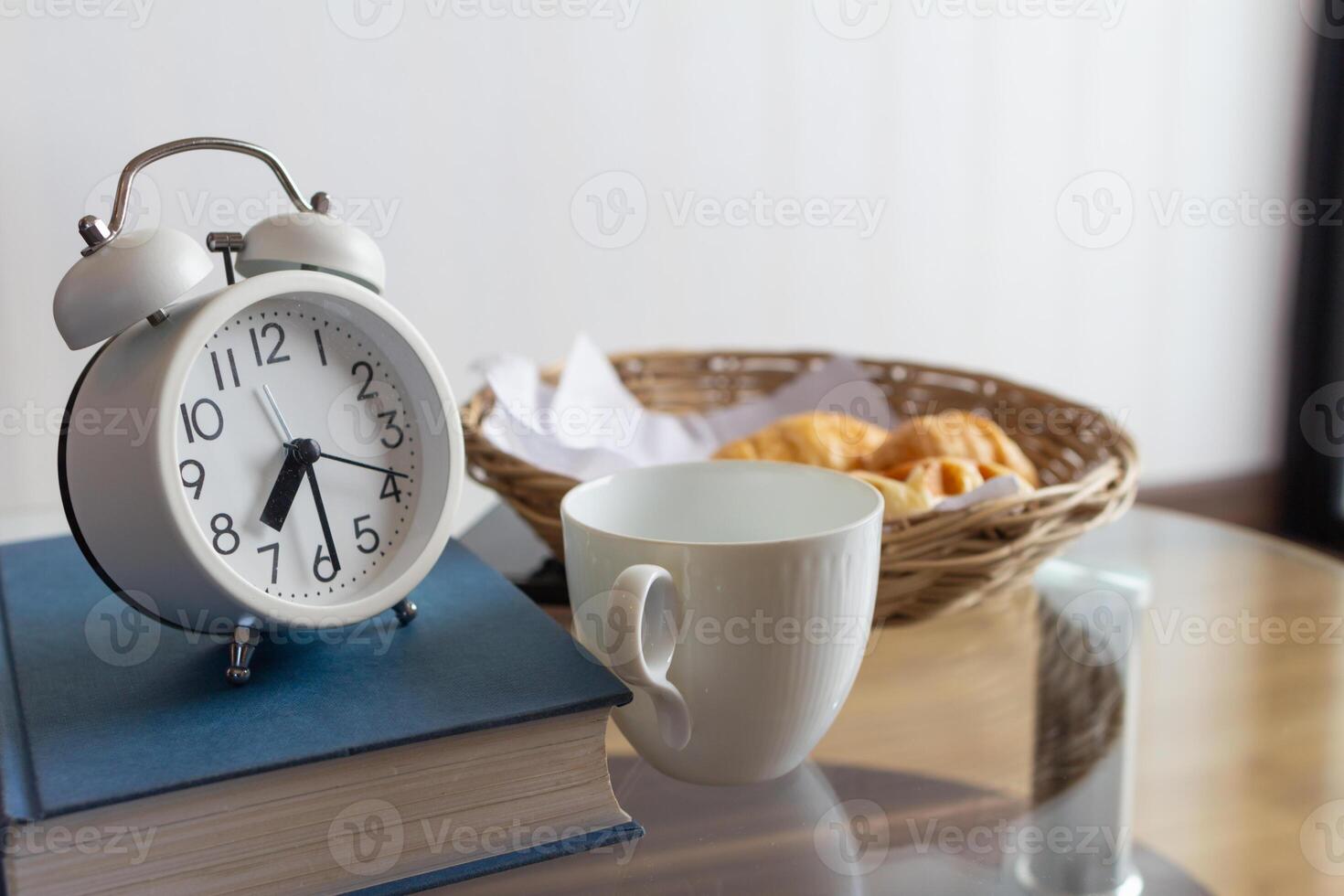 Vintage style alarm clocks are popular because they are beautiful and can clearly see time More importantly vintage style alarm clocks have large notification bell and make loud noise when alarm time photo