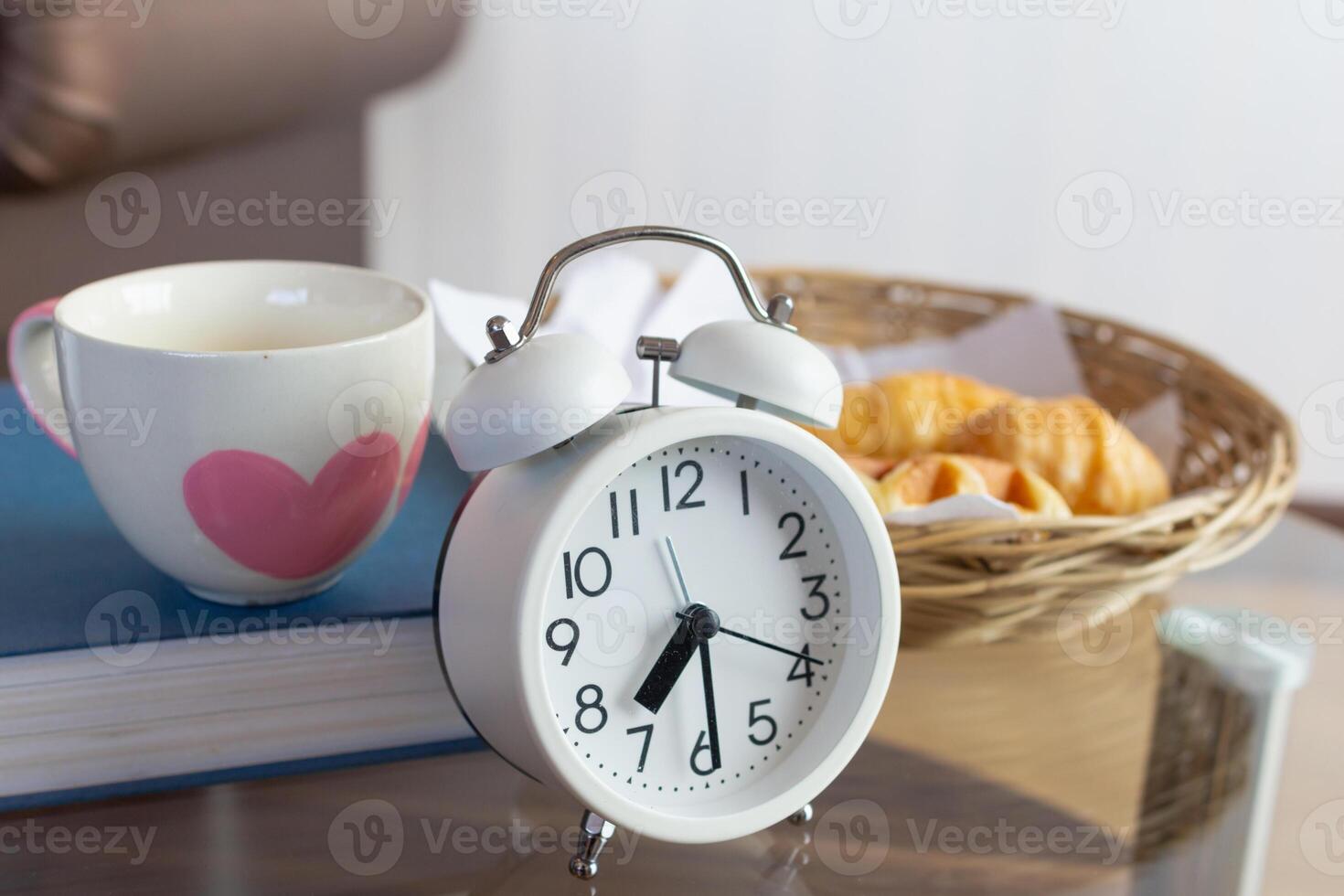 Vintage style alarm clocks are popular because they are beautiful and can clearly see time More importantly vintage style alarm clocks have large notification bell and make loud noise when alarm time photo