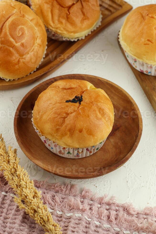 various kinds of bread with various flavors photo
