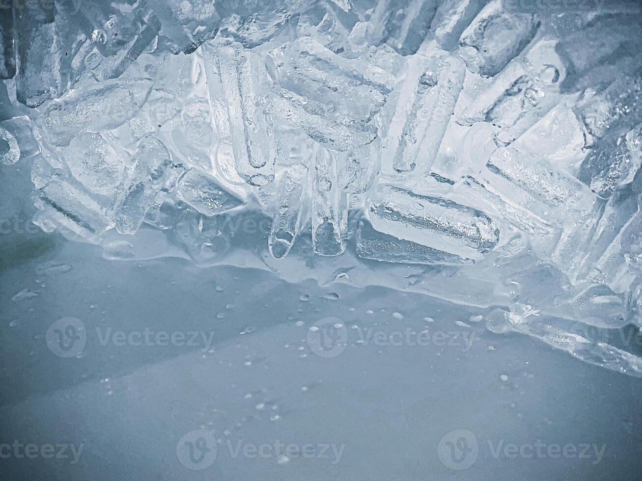 icecubes background,icecubes texture,icecubes wallpaper,ice helps to feel refreshed and cool water from the icecubes helps the water refresh your life and feel good.ice drinks for refreshment business photo