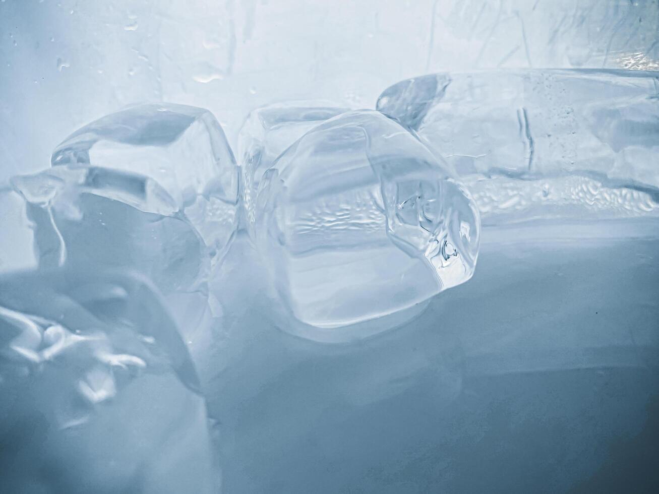 icecubes background,icecubes texture,icecubes wallpaper,ice helps to feel refreshed and cool water from the icecubes helps the water refresh your life and feel good.ice drinks for refreshment business photo
