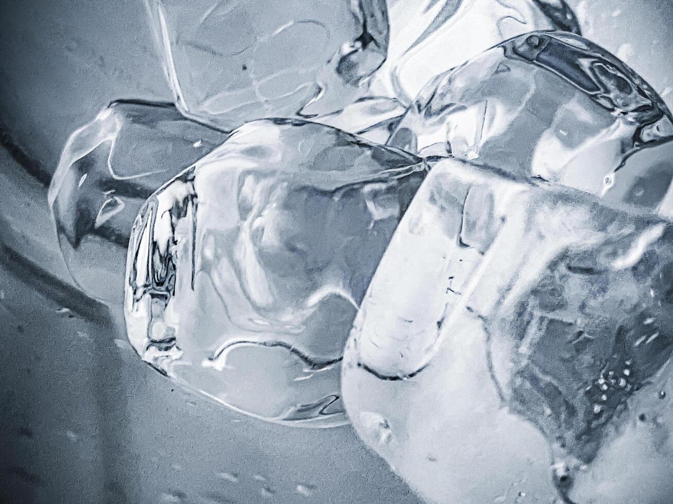 icecubes background,icecubes texture,icecubes wallpaper,ice helps to feel refreshed and cool water from the icecubes helps the water refresh your life and feel good.ice drinks for refreshment business photo