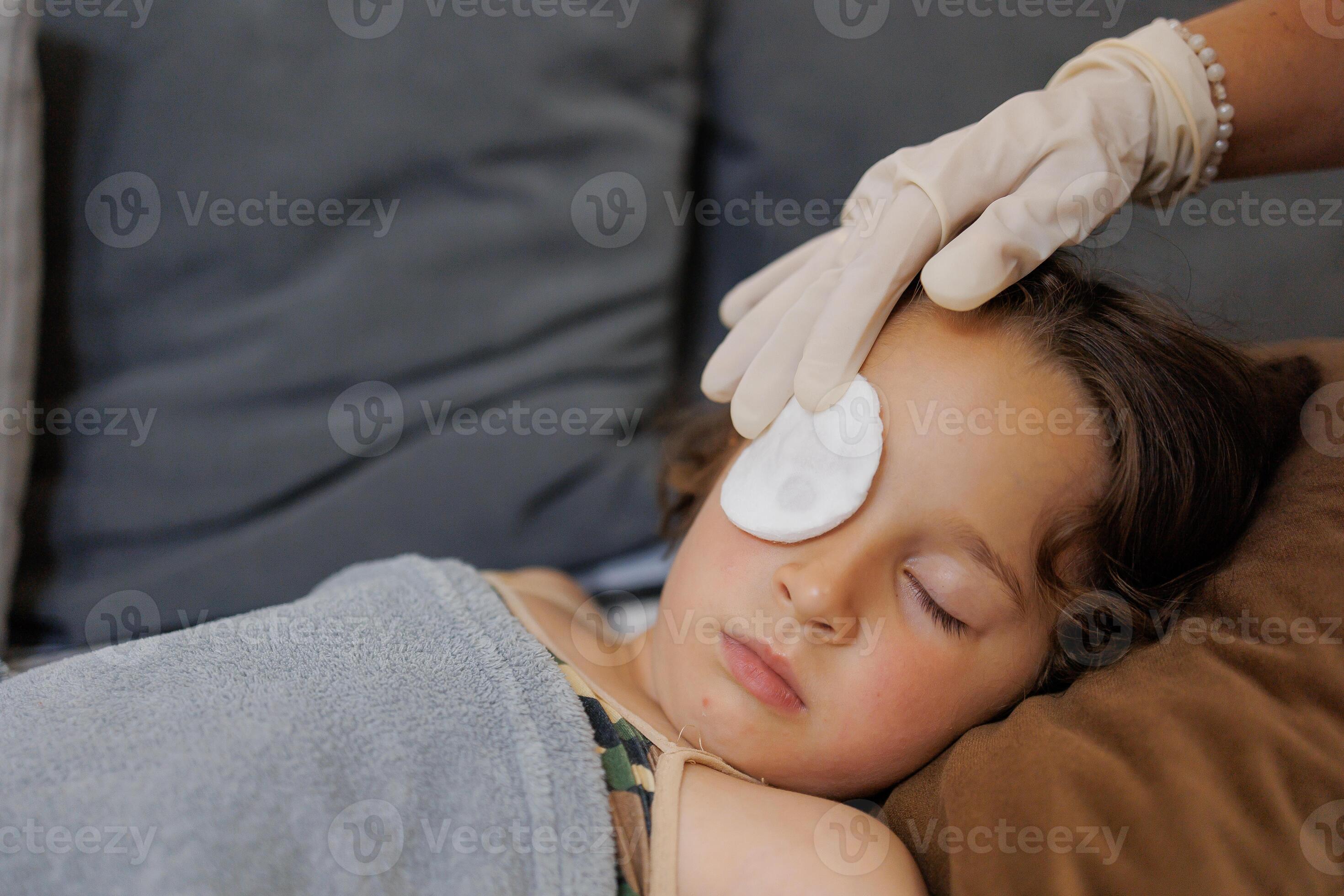 a small childhood infection on the eyelid caused by insect, mosquito or bee bites that causes