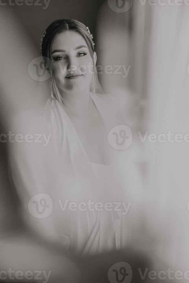 A woman is wearing a white dress and a veil photo