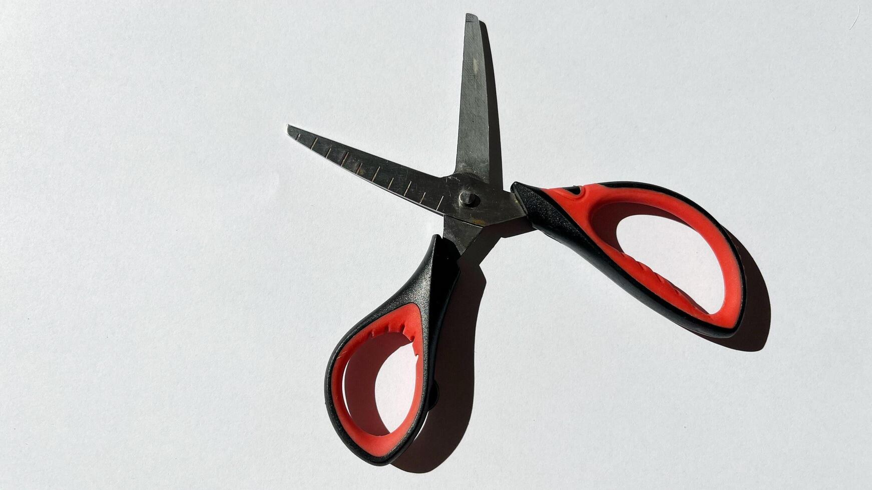 Scissors, this tool is usually used for handicrafts and is sold in supermarkets and photocopiers photo