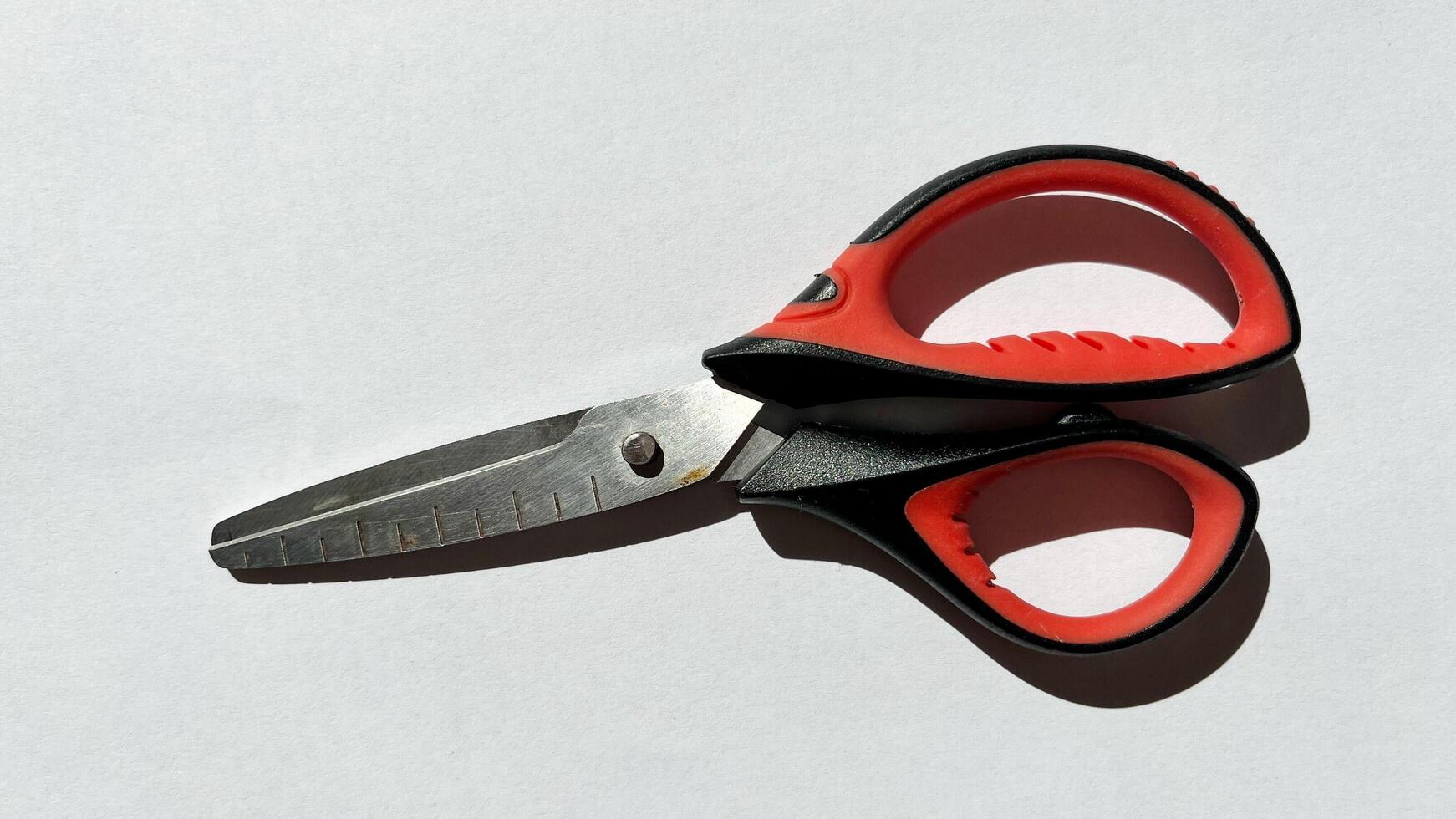 Scissors, this tool is usually used for handicrafts and is sold in supermarkets and photocopiers photo