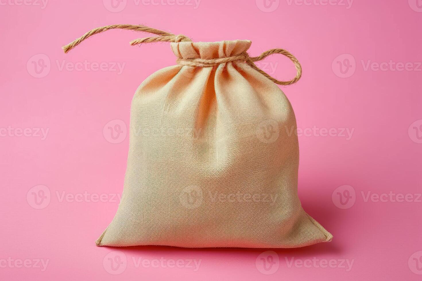 an overexorable gold bag with a string on its tip, photo