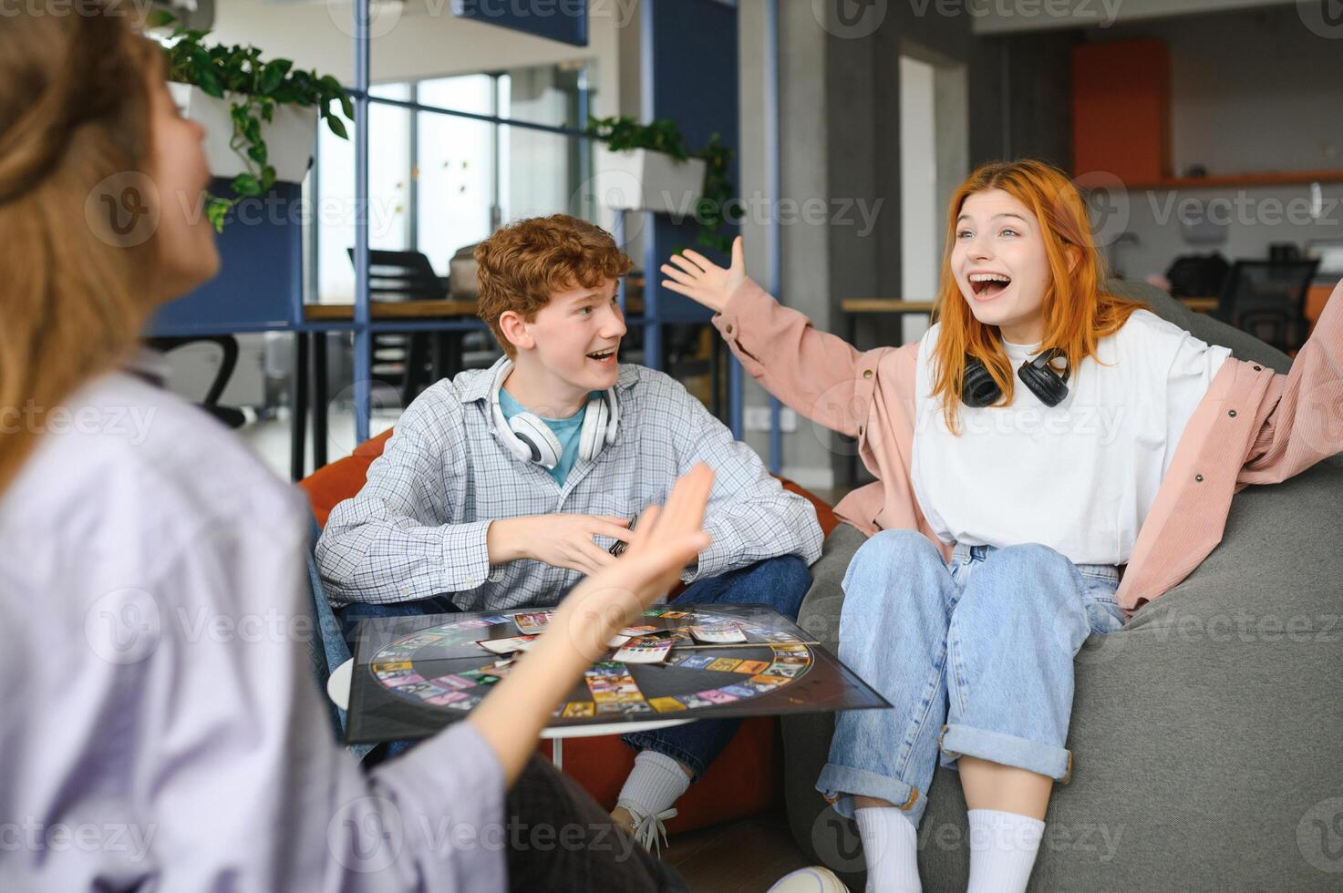 Happy Friends play board game photo
