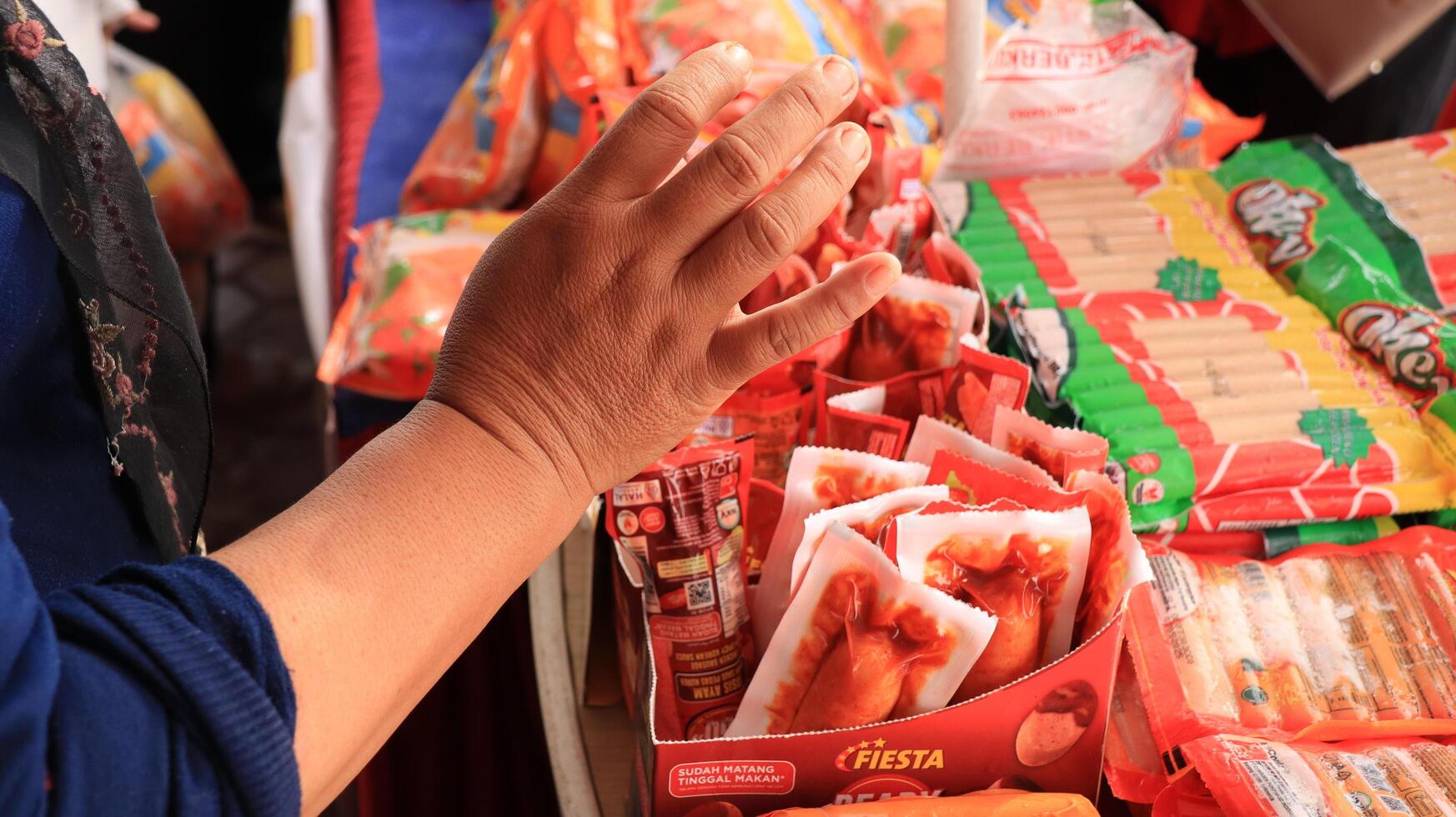 Frozen packaged food sales in the market photo